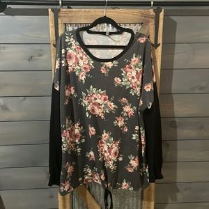 Women’s Floral Top size small
